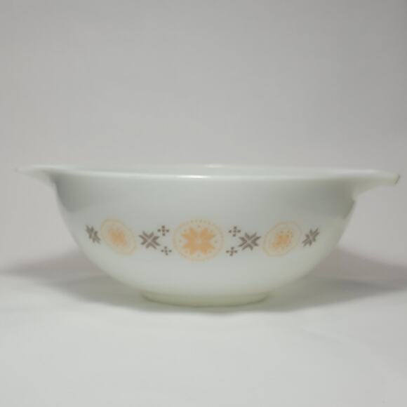 Vintage Pyrex Town and Country Cinderella Mixing Bowls – Set of 4 –Nesting Set - Picture 2 of 9